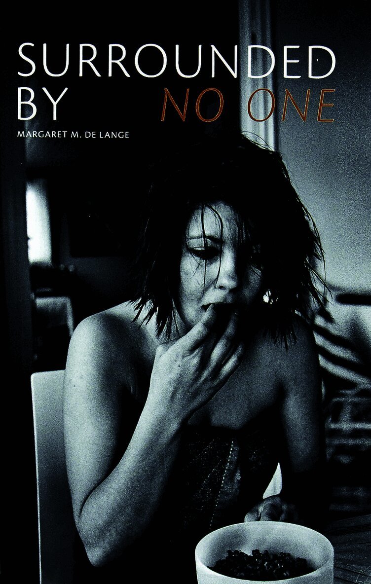 Margaret M. De Lange: Surrounded By No One, Inbunden