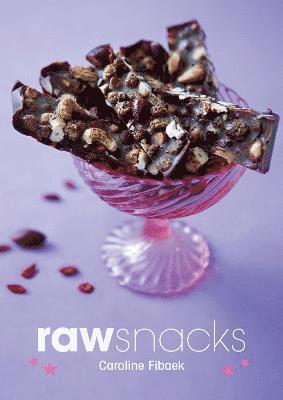 Raw Snacks av Caroline Fibaek