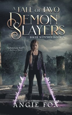 Angie Fox - Tale of Two Demon Slayers, Häftad. Tillgänglighet: Lägg i varukorg