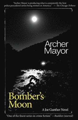 Archer Mayor - Bomber's Moon, Häftad