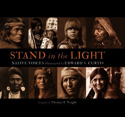 Thomas F. Voight - Stand in the Light : Native Voices Illuminated by Edward S. Curtis, Inbunden. Tillgänglighet: Tillfälligt slut