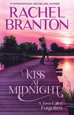 Rachel Branton - Kiss at Midnight: A Sweet Small Town Romance, Häftad