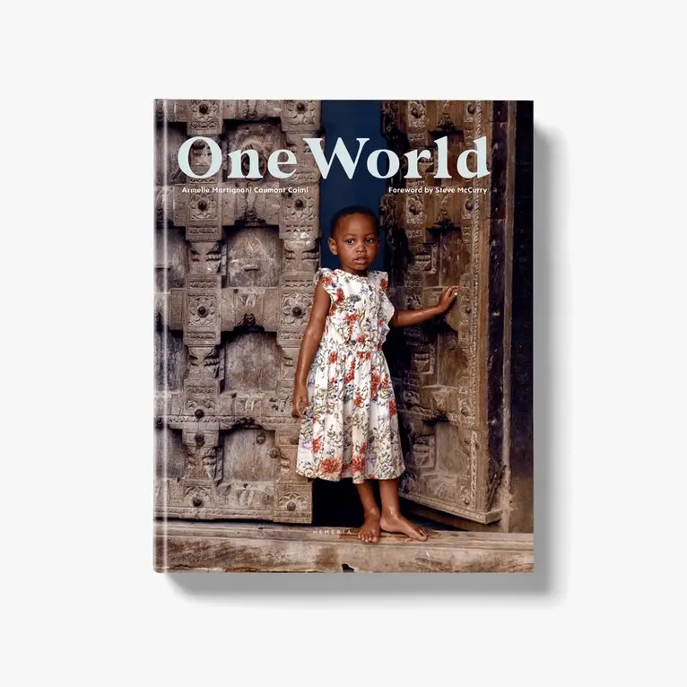 One World, Inbunden. Tillgänglighet: Lägg i varukorg