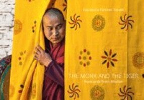 Eva-Maria Fahrner-Tutsek - THE MONK AND THE TIGER. Postcards from Bhutan, Inbunden