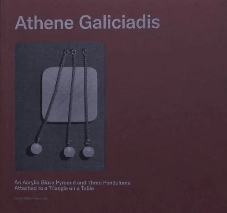 Athene Galiciadis - Acrylic Glass Pyramid and Three Pendulums attached to a Triangle on a Table, Häftad. Tillgänglighet: Lägg i varukorg
