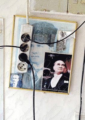 Mine Dal: Everybody's Atatürk, Inbunden