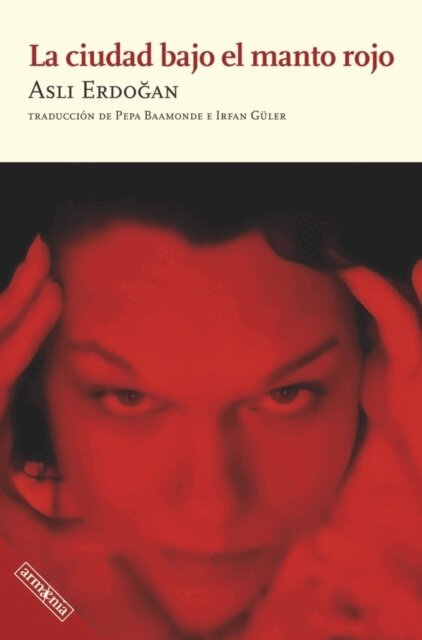 Asli Erdogan - La ciudad bajo el manto rojo, E-bok