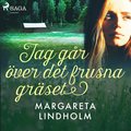 Jag går över det frusna gräset