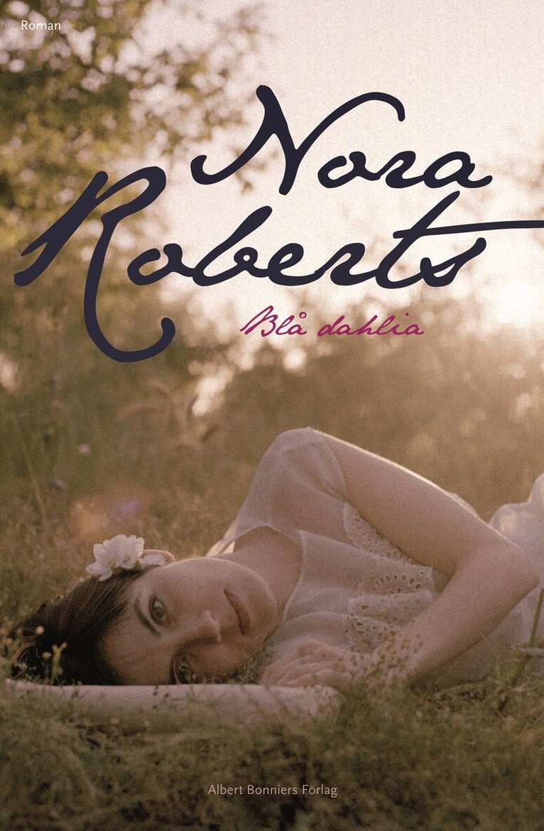 Nora Roberts - Blå dahlia, Inbunden