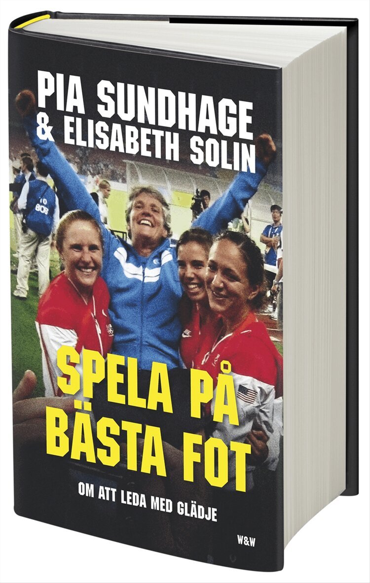 Pia Sundhage, Elisabeth Solin - Spela på bästa fot : att leda med glädje, Inbunden