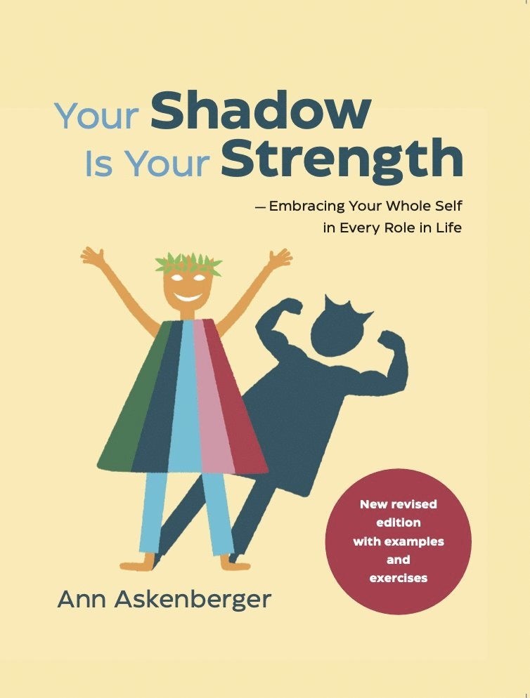 Ann Askenberger - Your shadow is your strength : embracing your whole self in every role in life, Häftad