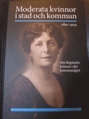 Moderata kvinnor i stad och kommun efter 1909 : om färgstarka kvinnor i det kommunalgrå
