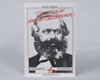 Karl Marx - Till kritiken av den politiska ekonomin, Häftad. Tillgänglighet: Lägg i varukorg