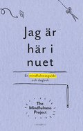 Jag �r h�r i nuet : en kreativ v�gledning och dagbok i mindfulness