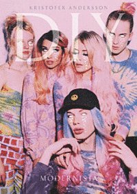 Kristofer Andersson, Rebecca & Fiona, Arvida Byström, Min stora sorg, Lyra Ekström Lindbäck, Tommie X, Our Legacy, Sophie Adolfsson, Kajsa Ekis Ekman, Elisabeth Bertchtold, Erik De Vahl, Gnucci, Naima Chahboun, Annika von Hausswolff, Sara-Vide Ericson, Aase Berg, Anna von Hausswolff, Pontus Lundkvist, Liv Strömquist, Anna Hallberg, Karin Dreijer Andersson, Petter Wallenberg, Eric Berglund - DIY, Inbunden