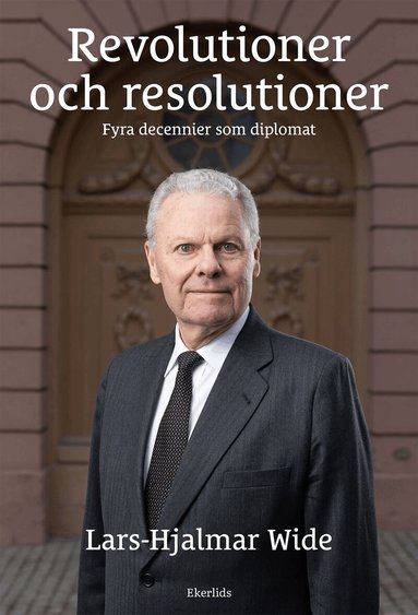 Lars-Hjalmar Wide - Revolutioner och resolutioner : fyra decennier som diplomat, Inbunden