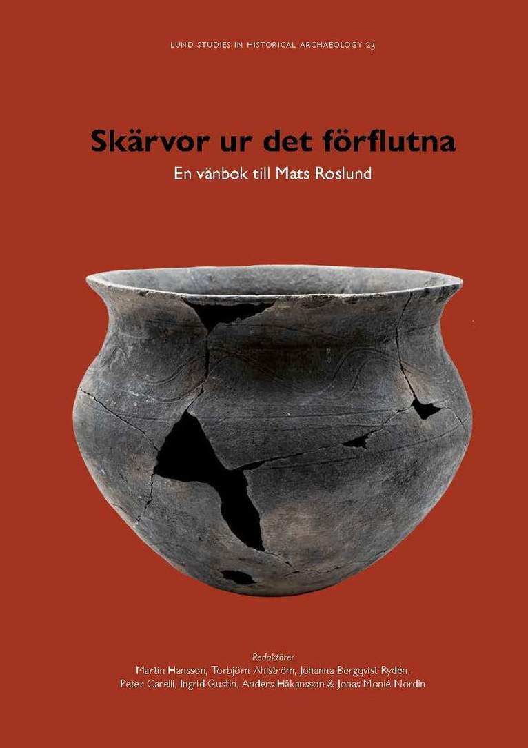 Peter d'Agnan, Caroline Ahlstöm Arcini, Torbjörn Ahlström, Anders Andrén, Rainer Atzbach, Ing-Marie Back Danielsson, Herman Bengtsson, Pia Bengtsson Melin, Johanna Bergqvist Rydén, Thomas Bertelsen, Torbjörn Brorsson, Mathias Bäck, Johan Callmer, Peter Carelli, Gunilla Gardelin, Ingrid Gustin, Martin Hansson, Ted Hesselbom, Anna Lihammer, Anders Håkansson, Birgitta Hårdh, Erik Johansson, Jesper Langkilde, Mattias Karlsson, Joakim Kjellberg, Erik Russow, Henrik Klackenberg, Jan Kockum, Lars Larsson, Fredrik Ekengren, Åsa M. Larsson, Karl-Magnus Melin, Anders C. Christensen, Orla H. Eriksen, Per Kristian Madsen, Mats Mogren, Magdalena Naum, Jonas Monié Nordin, Anders Ohlsson Tunerup, Bodil Petersson, Marian Rebkowski, Else Rosesdahl, Paavo Roos, Eva Svensson, Susanne Pettersson, Ola Svensson, Anders Söderberg, Thomas Wallerström, Jes Wienberg, Torun Zachrisson, Cecilia Ljung - Skärvor ur det förflutna, Inbunden. Tillgänglighet: Lägg i varukorg