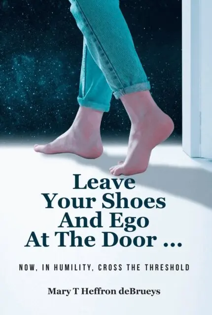 Mary T Heffron deBrueys - Leave Your Shoes and Ego at the Door..., E-bok. Tillgänglighet: Lägg i varukorg
