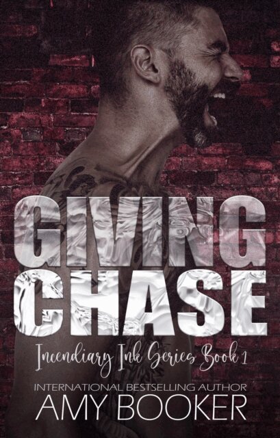 Amy Booker - Giving Chase: An Age-Gap Rockstar Romance, E-bok