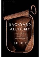 J. D. Ho - Backyard Alchemy: On Life with Other Creatures in a Time of Salvage, Häftad